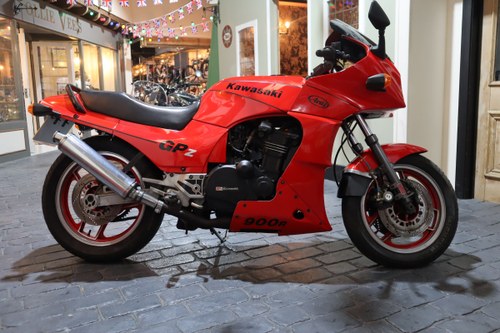 1985 Kawasaki GPZ900A-2 For Sale by Auction