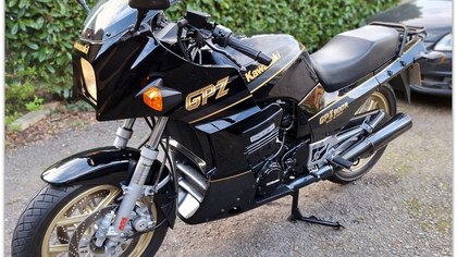Kawasaki GPz900R UK bike in superb order