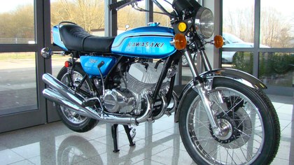 Kawasaki H2 750 1973 Video ! Fully restored !
