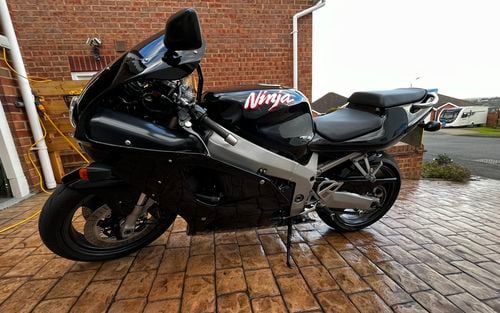 1997 Kawasaki ZX 7R (picture 1 of 19)