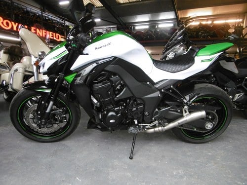 2016 Kawasaki Z1000 ABS SUPERNAKED STUNNING £2000 extras For Sale