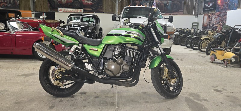 2004 Kawasaki ZRX 1200R - 2 2004 Kawasaki ZRX 1200R - 2