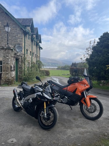 KTM 990 Adventure, Dakar style, Dual Akro