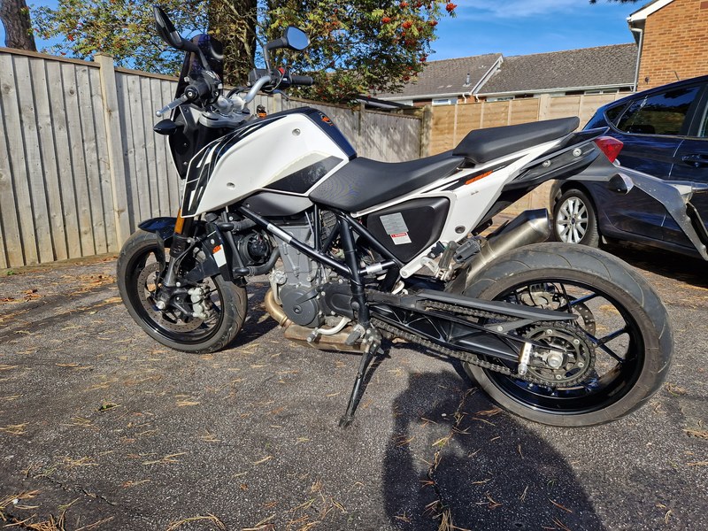 2017 KTM 690 Duke - 2 2017 KTM 690 Duke - 2