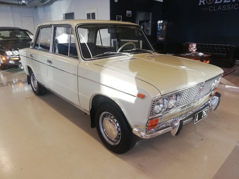 Lada 1500 VAZ-2103 Zhiguli