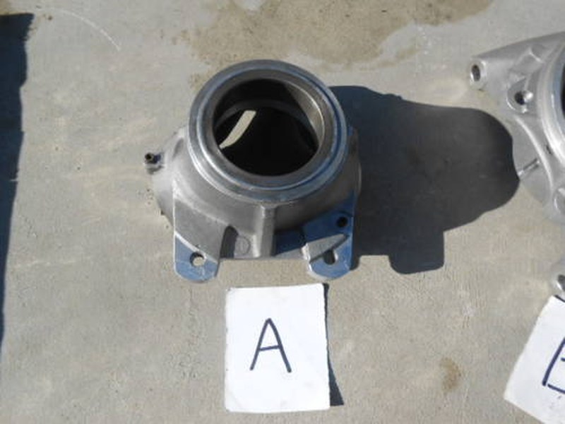 Front right hub housing for Lamborghini Diablo SV