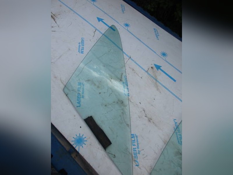 Right side front triangle window for Lamborghini Urraco