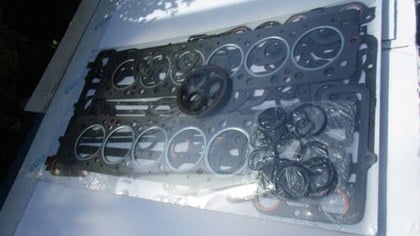 Engine gasket with oil seals for Lamborghini Espada/Jarama