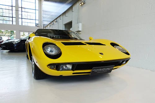 One of the most iconic super cars! Miura P400 in Giallo Fly For Sale