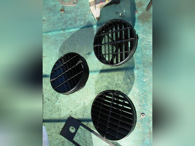 Air inlet grilles for Lamborghini Urraco