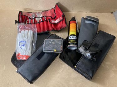 Picture of Lamborghini Diablo various tool kit / bag