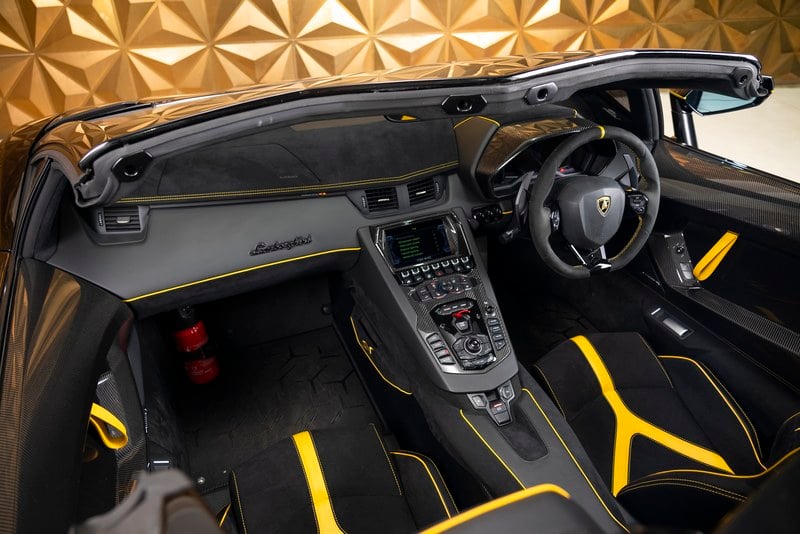 2016 Lamborghini Aventador Roadster - 7