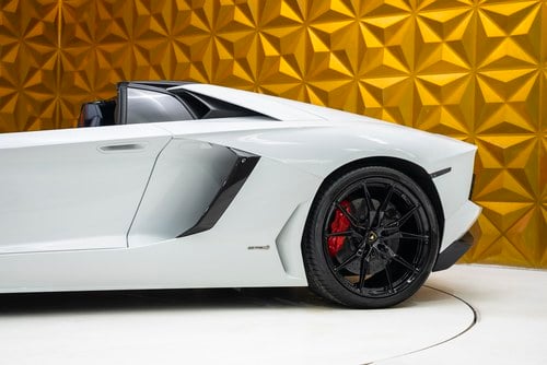 2015 Lamborghini Aventador Roadster - 6