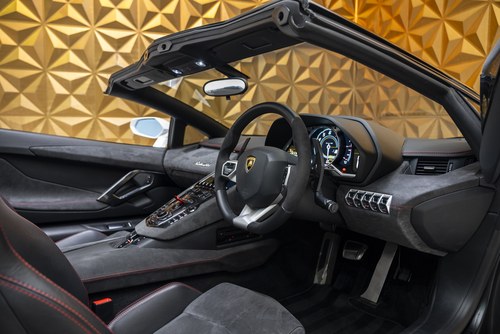 2015 Lamborghini Aventador Roadster - 8
