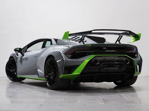 2022 Lamborghini Huracan - 3