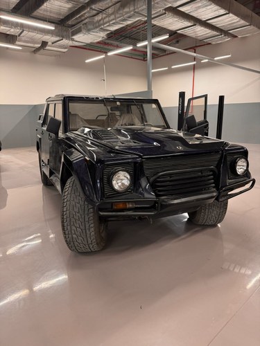 1990 Lamborghini LM002