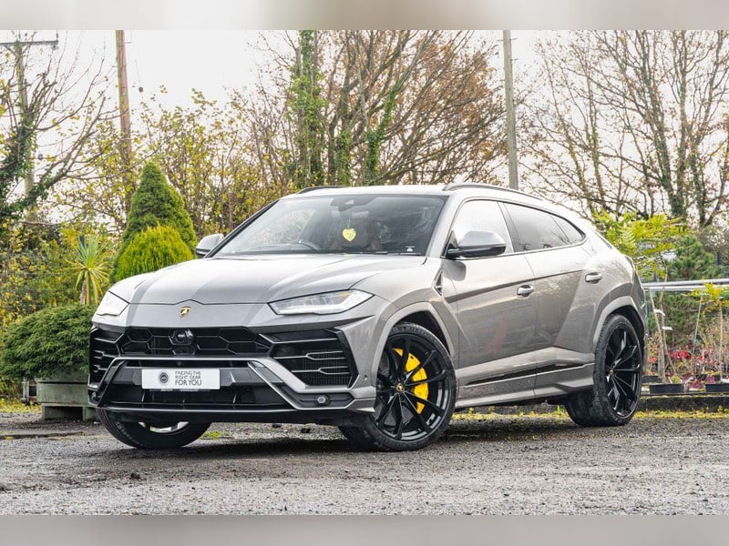 Huge Spec - Lamborghini Urus inc B&O + Akrapovic Exhaust