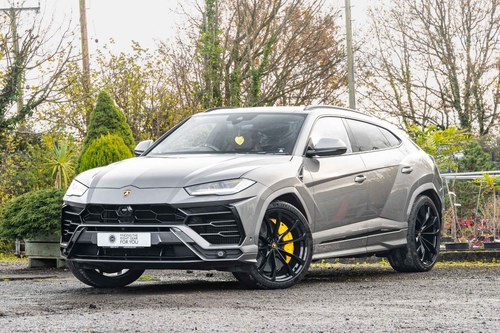 2022 Huge Spec - Lamborghini Urus inc B&O + Akrapovic Exhaust Te koop
