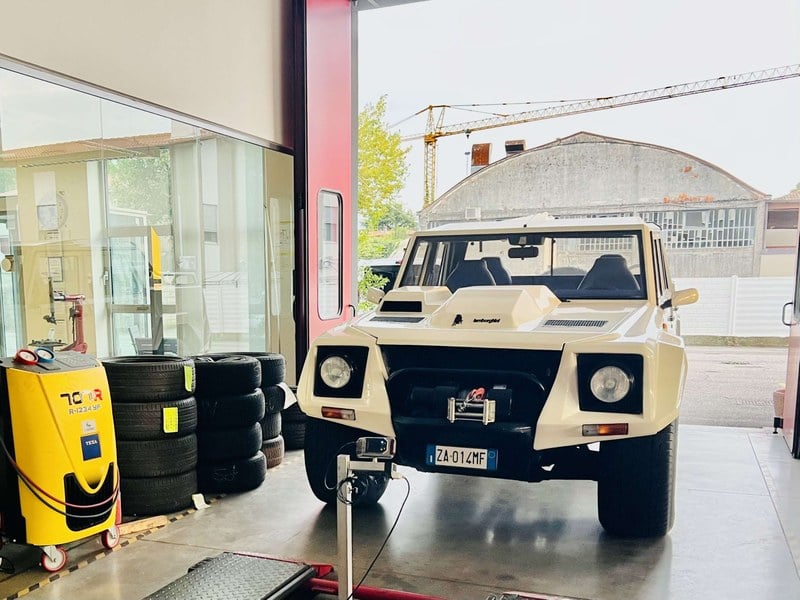 1987 Lamborghini LM002 - 2 1987 Lamborghini LM002 - 2