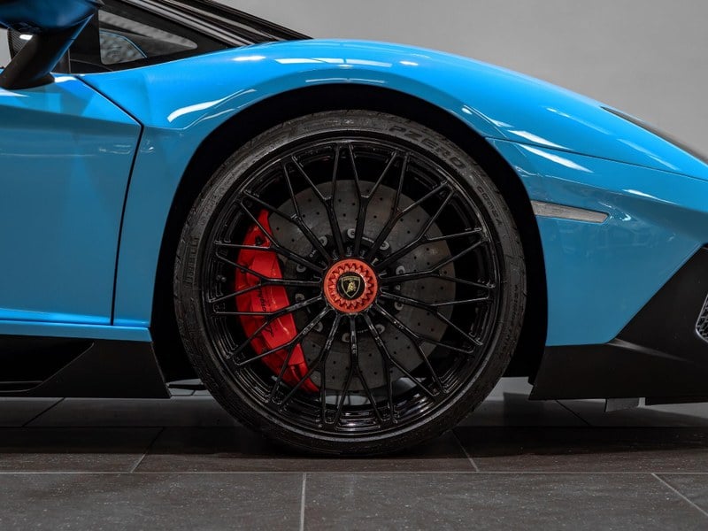 2017 Lamborghini Aventador - 2 2017 Lamborghini Aventador - 2