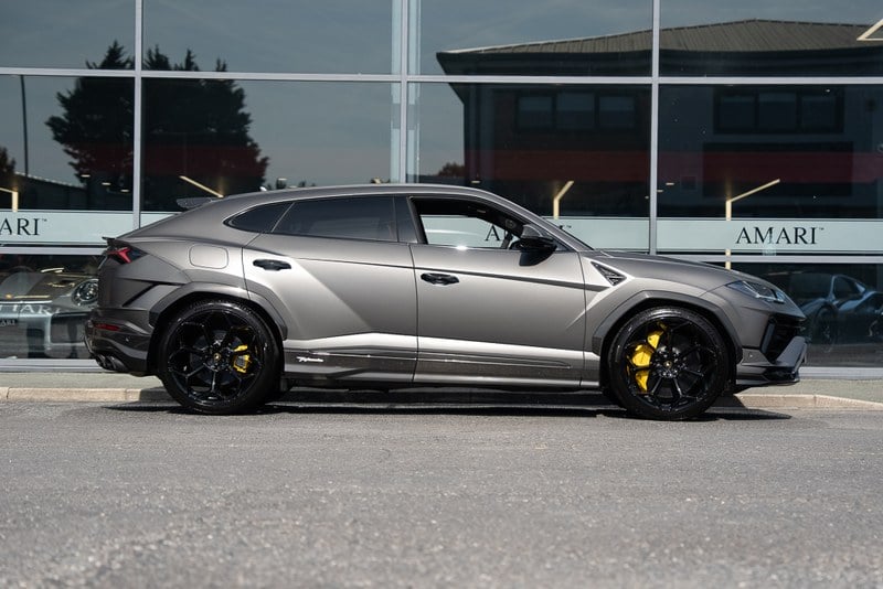 2024 Lamborghini Urus - 2 2024 Lamborghini Urus - 2