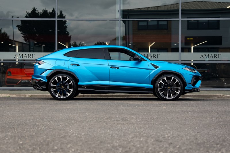 2024 Lamborghini Urus - 2 2024 Lamborghini Urus - 2