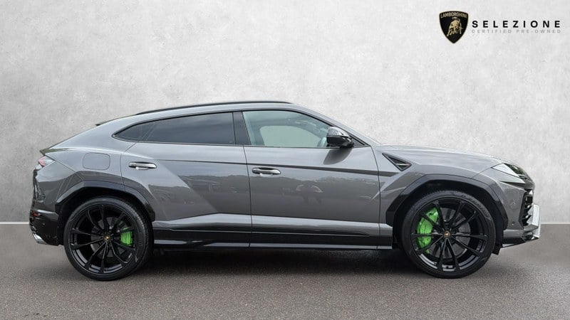 2022 Lamborghini Urus - 2 2022 Lamborghini Urus - 2
