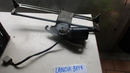 Wiper motor with linkage for Lancia Beta coupè
