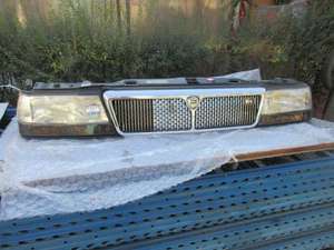 Front grill and lights Lancia Thema 16v For Sale (picture 1 of 6)