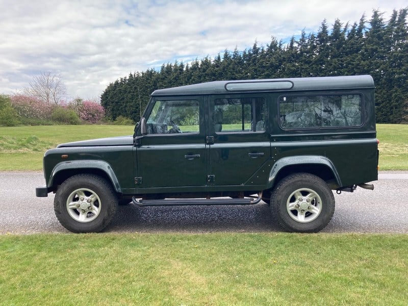 DEFENDER 110 COUNTY STATION WAGON Td5 9 SEATER *SUPERB*