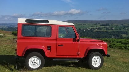 Land Rover Defender 90 County Station Wagon