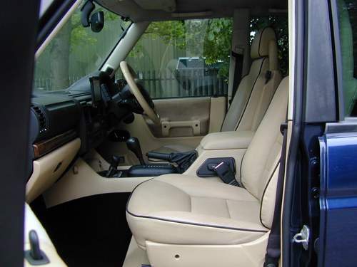 2004 Land Rover Discovery - 8