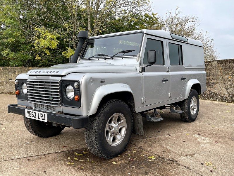 2013/63 Defender 110 2.2TDCi County Utility station wagon