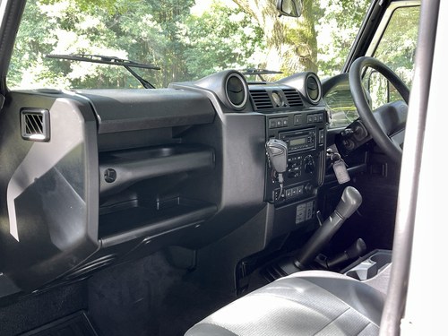 2007 Land Rover Defender - 9