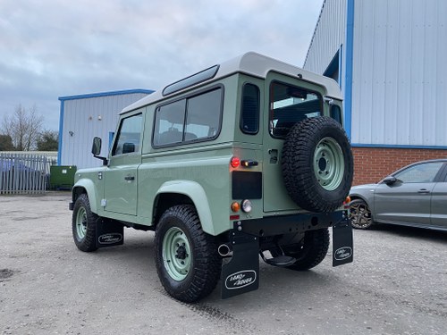2015 LAND ROVER DEFENDER STATION WAGON. DELIVERY MILES! VENDUTO