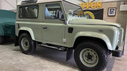 LAND ROVER DEFENDER HERITAGE. 2015. 2753 MILES.OUTSTANDING!