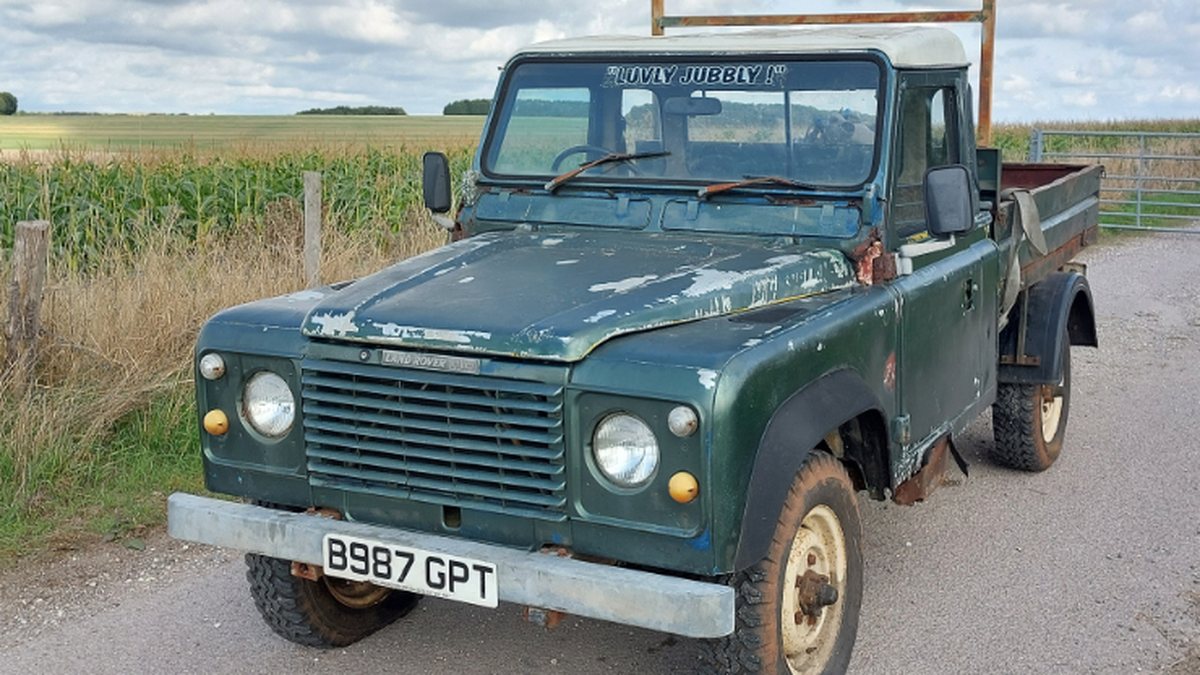 Range Rover Tipper 1985 Land Rover 110 TIPPER Green in The Tank Museum, Dorset, United ...