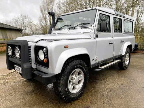 2006 Defender 110 TD5 'silver edition' station wagon 10 seat VENDU