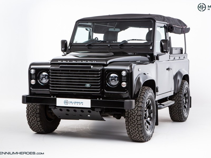 LR DEFENDER 90 XS // SOFT TOP // SANTORINI BLACK
