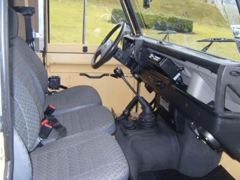 2000 Land Rover Defender - 7