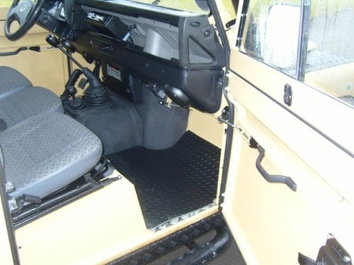 2000 Land Rover Defender - 9