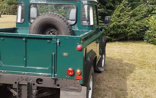 2004 Land Rover Defender 90 Td5 (picture 1 of 7)