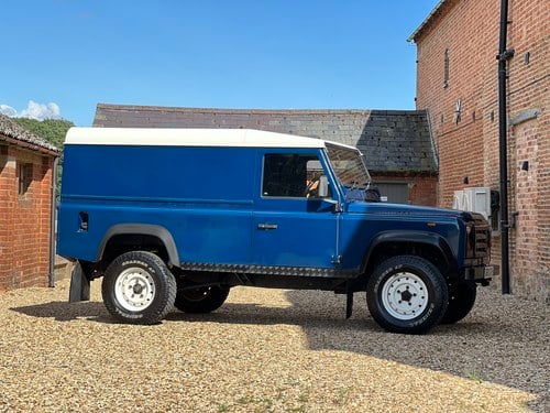 1990 Land Rover Defender 110. 4.6 Litre V8. Huge Spec. VENDU