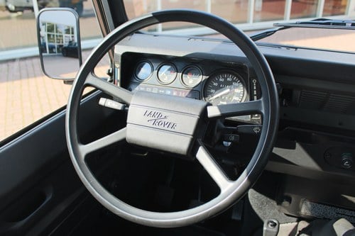 1990 Land Rover Defender - 8