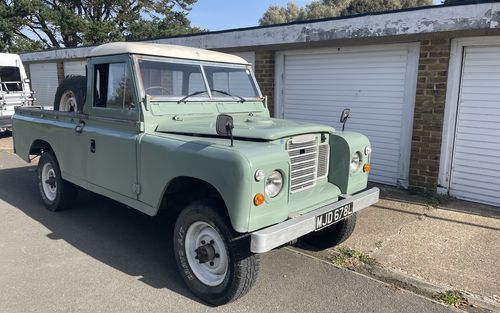 1972 Land Rover Series 3 109 pickup (picture 1 of 13)
