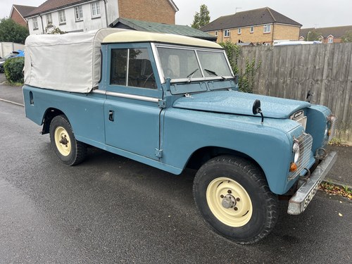 1977 Land Rover 109" LWB series 3 (marine blue)