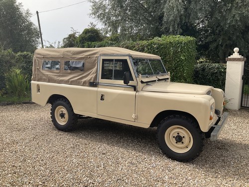 1976 Land Rover 109" - 4 Cyl