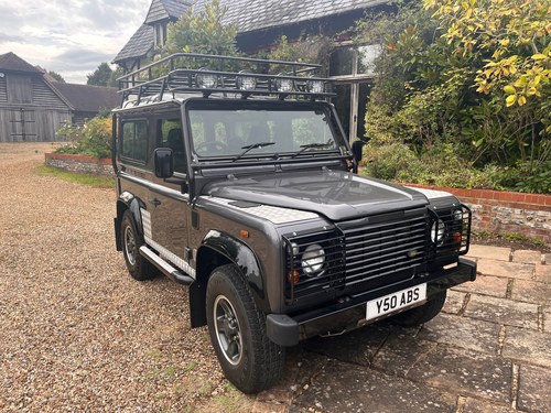 2001 RHD LR Defender Tomb Raider.. Till salu