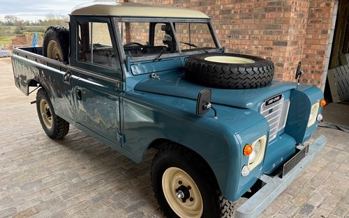 1973 Land Rover 109" - 4 Cyl (picture 1 of 11)