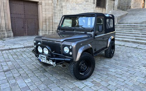 1998 Land Rover Defender 50th Anniversary edition V8 (picture 1 of 46)